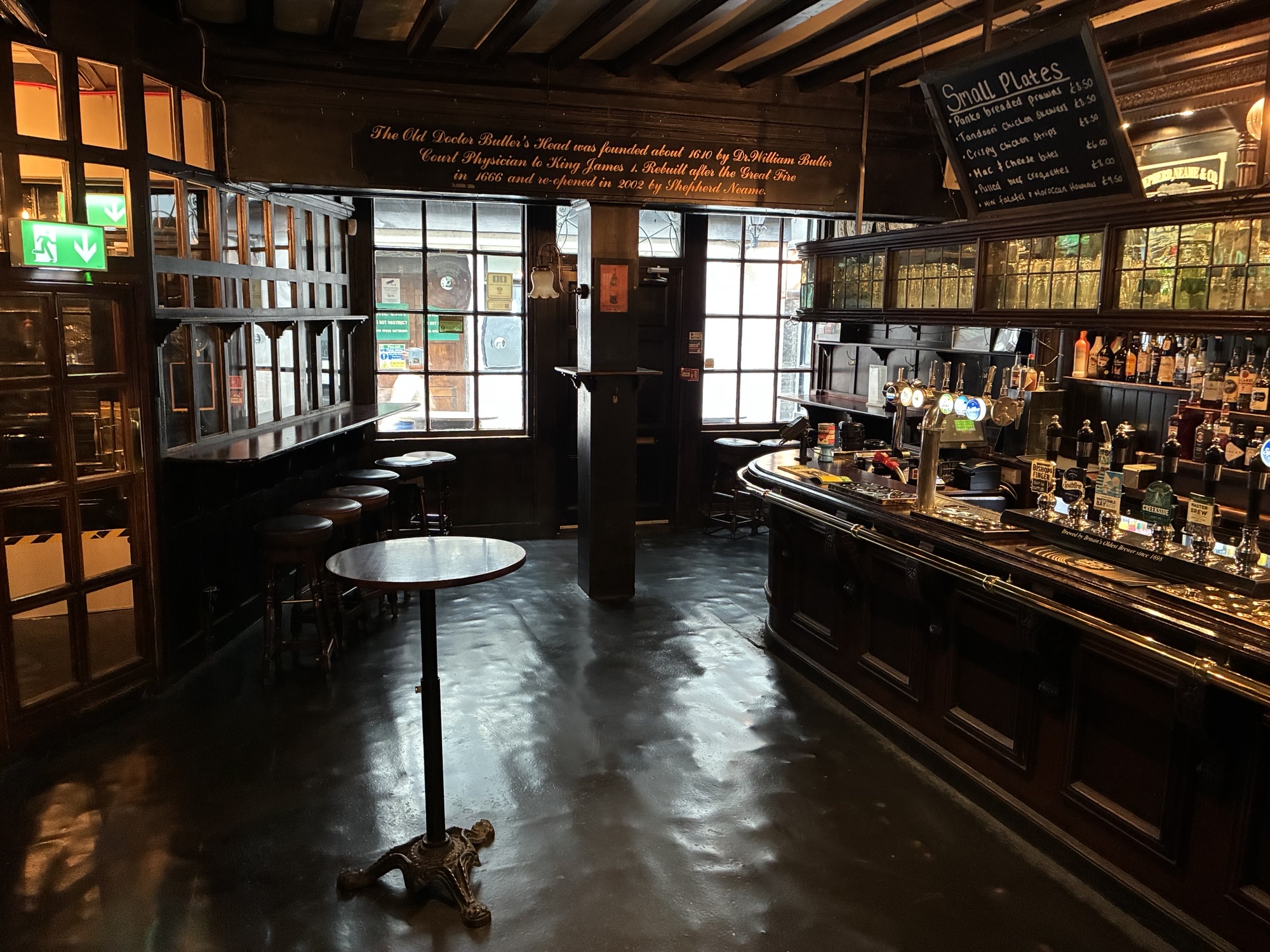 Main bar